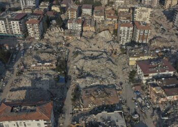 كلمات بين زلزال الآفاق وزلزال الأنفس هل الكوارث الطبيعية عقاب إلهي؟